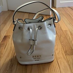 DKNY WHITE BUCKET BAG